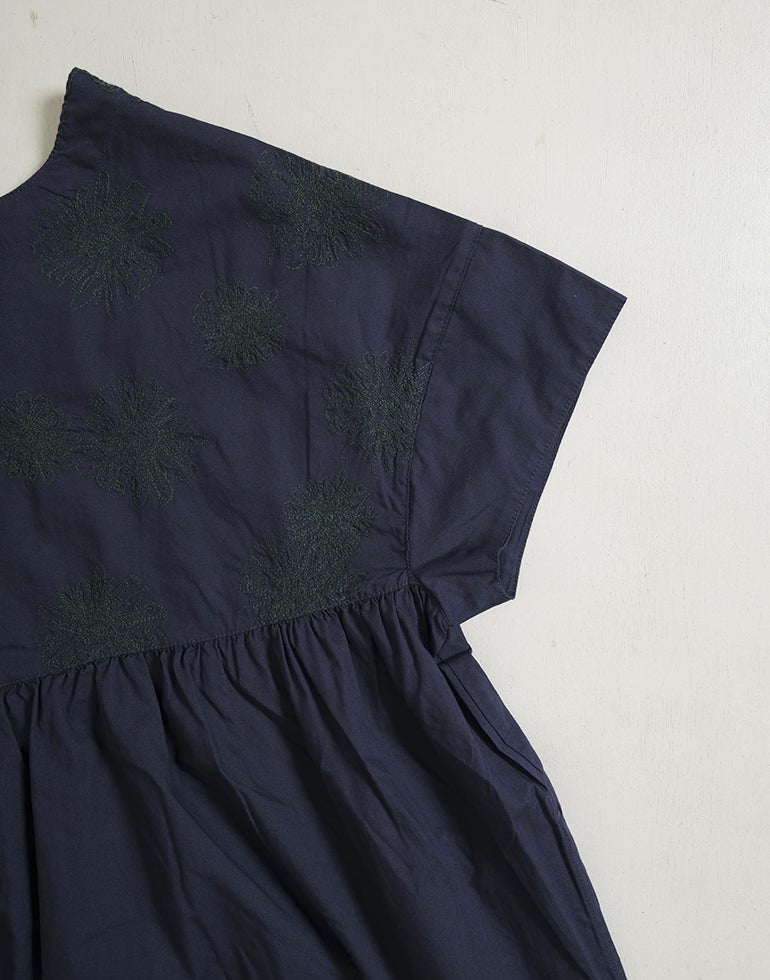 ista-ire イスタイーレ ダリア刺繍ワンピース 6850 | 【公式】Glam33